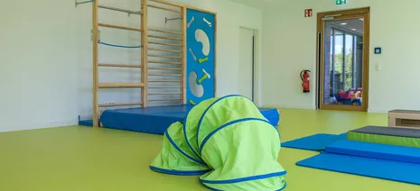 wineo PURLINE Bioboden Bodenbelag Kita Kindertagesstätte Kindergarten Sporthalle Fußboden moderne Einrichtung Spielgeräte